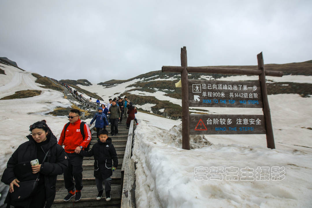 五月立夏长白仍冰封，就跟我去长白山天池看看那美丽的冰雪世界吧