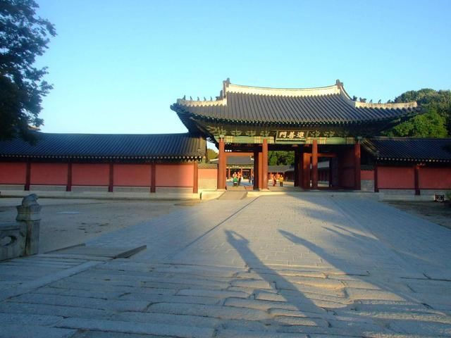 韩国昌德宫门票减半，中国游客就是不去，商家气晕街头