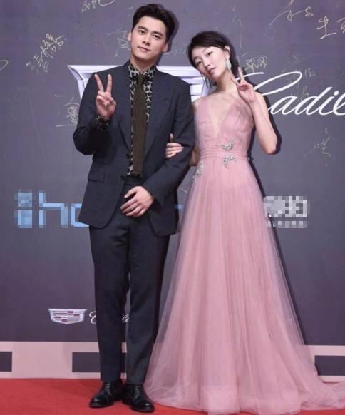 李易峰太绅士想帮忙提裙子,可周冬雨接下来的