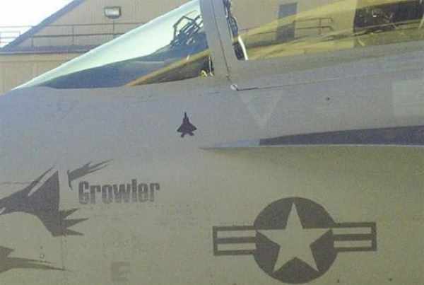 解放军歼20装备数量或将达100架 但速度不够