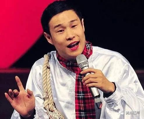 连续24次登上春晚，拒绝和小沈阳同台演出的黄宏，现在怎样了？