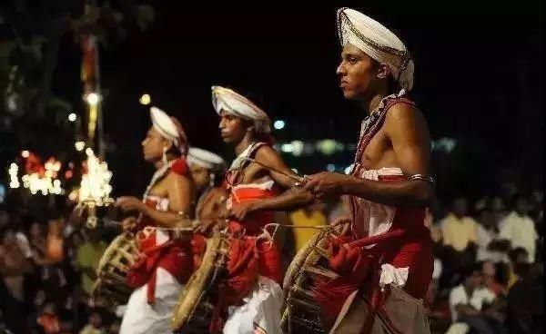 世界上其他国家也过中秋,泰国过节吃柚子,这个