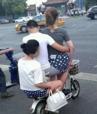 幽默笑话:大哥要三思,这一脚下去,可就要换媳妇了 幽默笑话:大哥要三思,这一脚下去,可就要换媳妇了