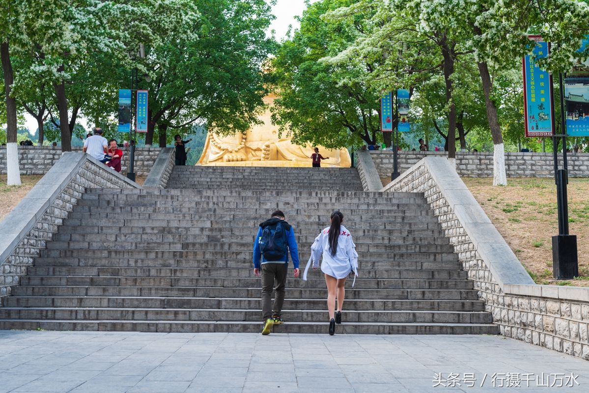 济南千佛山弥勒胜苑，风景优美，佛光普照