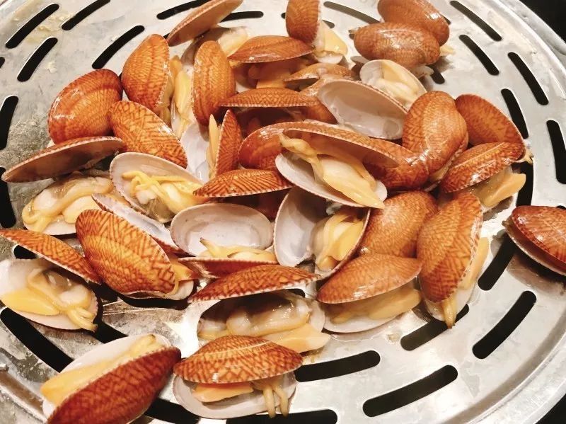 进口海鲜菜市场价,螃蟹龙虾吃到饱,被这家人均