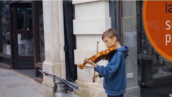 那些路上偶然遇到的人们，在我的佳能微单EOS M100里都有最好的色