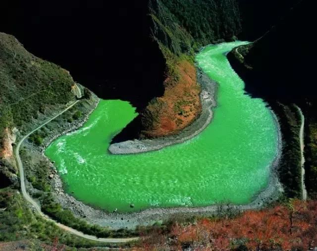 雅砻江大峡谷:探秘地之肚脐