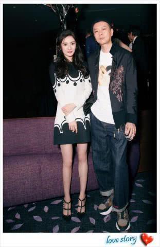 杨幂上半身穿成霸道总裁,下面穿成初中生,效果