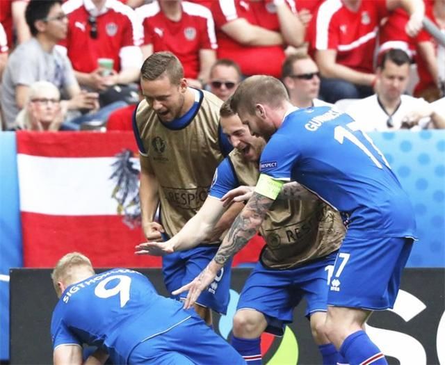 2018世界杯大事件,冰岛队队员竟然都是邻居,门