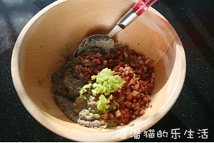 黑豆浆和黑豆培根饼