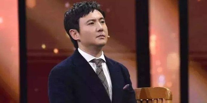 曾是军艺校草，42岁的年纪，成为新一代的喜剧明星领军人物