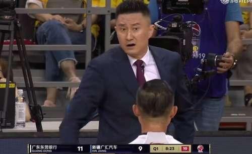 广东1:0新疆!杜峰正品太抢镜:a正品+不满+欢表情与高仿的搞笑图片图片