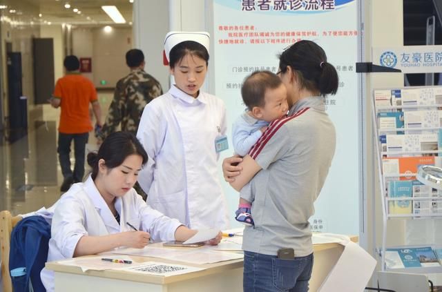 520南充友豪医院儿童成长发育公益讲座完美落幕！