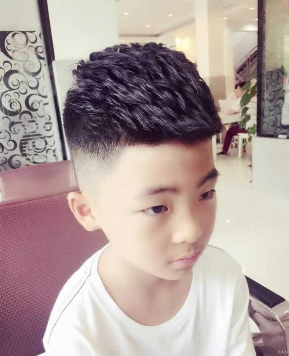 三四岁男孩剪什么发型比较好看?