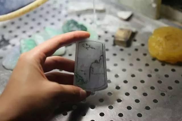 在翡翠上画了两笔收费10000,这是点石成金吗