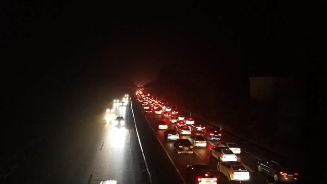 返程高峰，高速公路往广州方向在贺州这样走不会堵