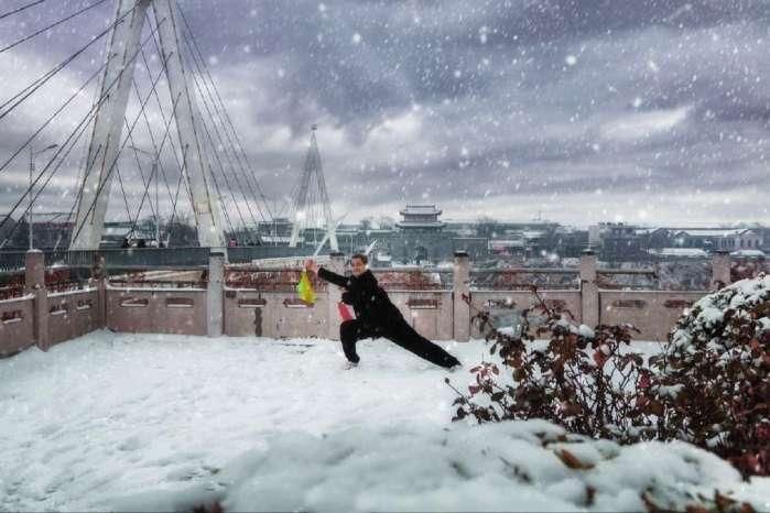 中国武魂: 关中红拳传人在大雪中切磋武艺, 展示中华武术的魅力!