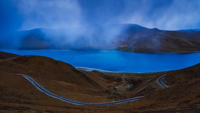 追着磕长头的脚步，走进眼睛的天堂