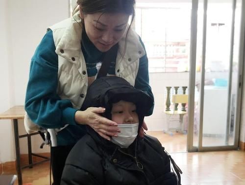 11岁女生4次化疗头发掉光,盼病好留长发唱歌单女孩桥比基尼图片