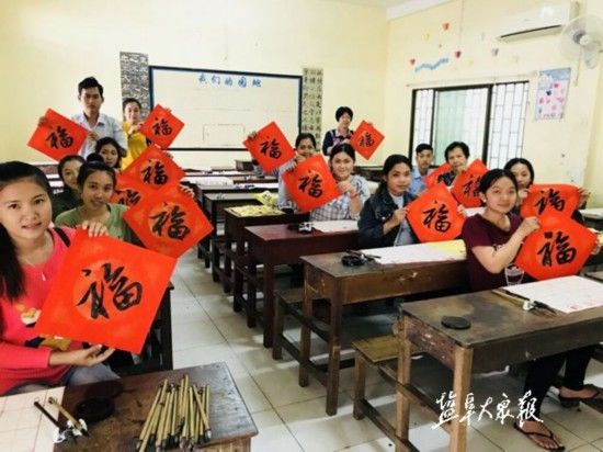 一个传道法一个教教师中国国画赴柬埔寨教书情趣盐城没男人图片