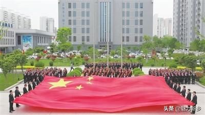 新乡故事:新乡市千名劳模万名职工同唱一首歌