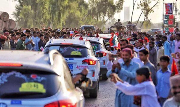 在巴基斯坦,从小就被教育中巴友谊,眼里只有中