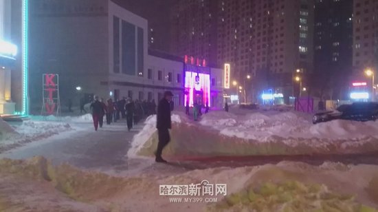 哈尔滨大妈有多疯狂?顶着暴雪和8级风坚持跳广场舞