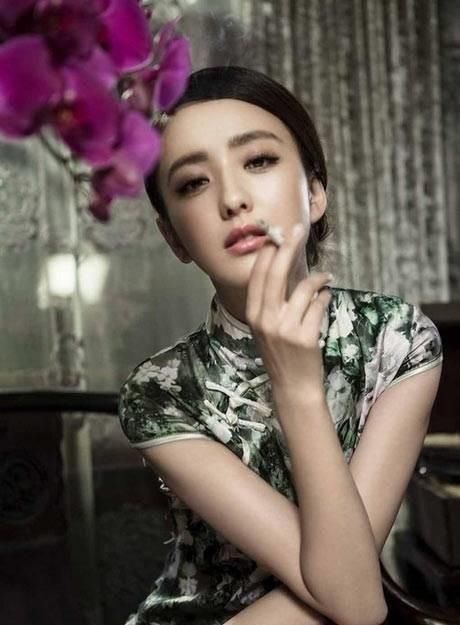 杨幂赵丽颖柳岩等女星旗袍装亮相,最惊艳的却