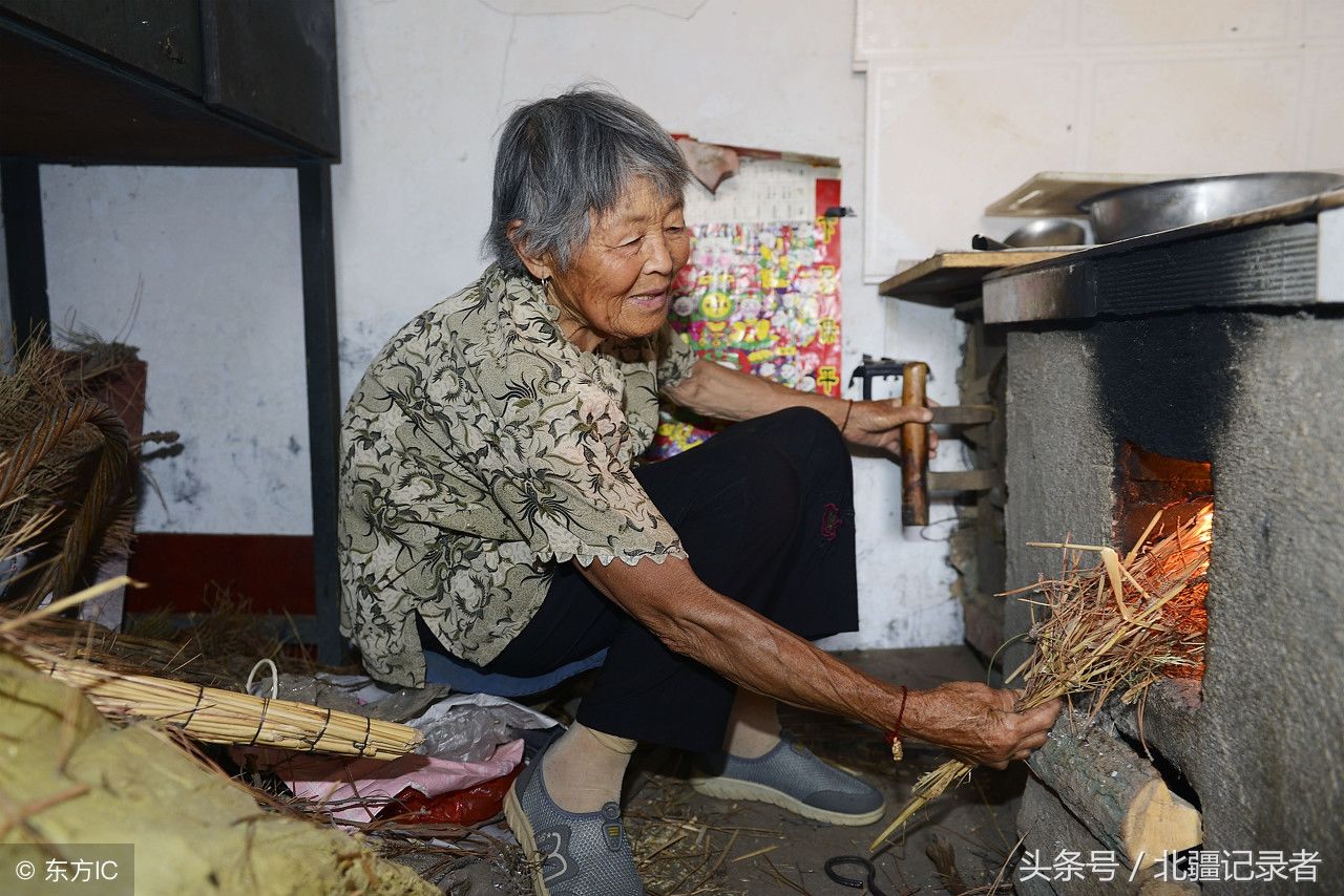 农村烧火做饭的13个珍贵瞬间，80后儿时难以忘怀的美好回忆