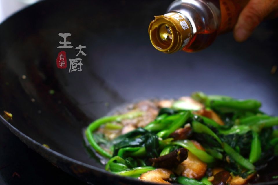 很家常的香菇油菜这样做，竟然可以这么好吃，又涨见识了