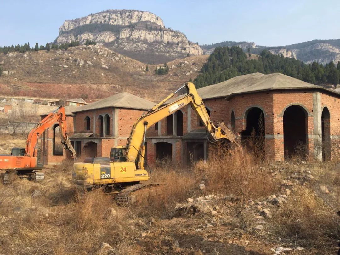 继续！仲宫门牙村5000平米违建被拆除，茂岭山8500平米商品房也在