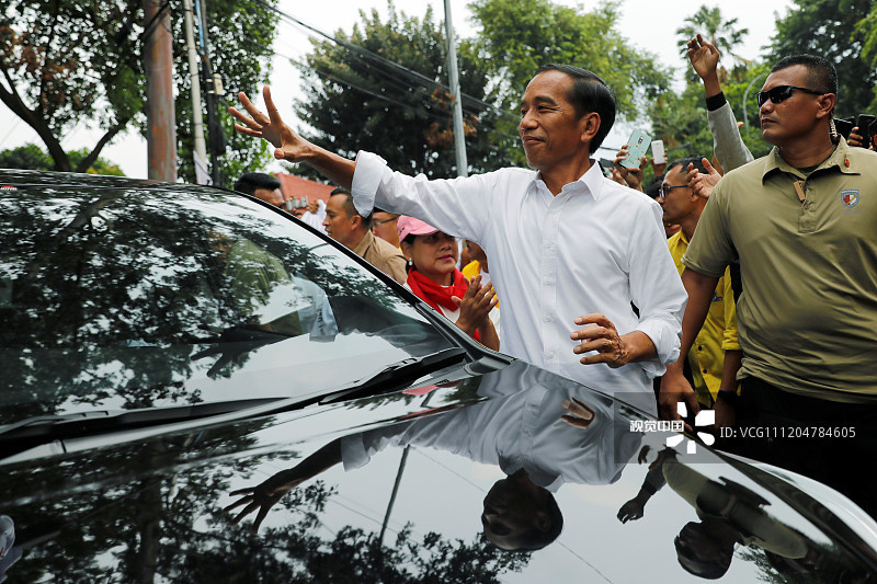 印尼总统维多多赴万丹省出席竞选集会 与支持