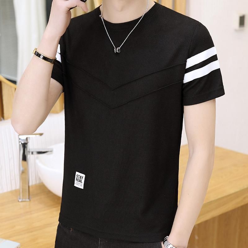 18年流行的男款短袖T恤,搭配牛仔裤,帅的让你
