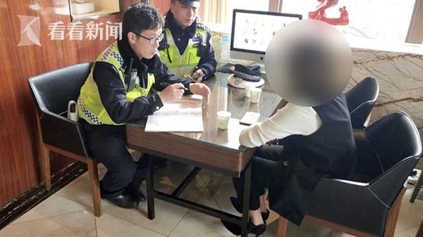 男女在这地方拍了张照，来往车辆被逼停，而且…网友炸了