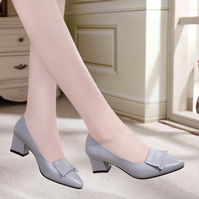 为什么男人都喜欢看女人穿高跟鞋?看完你就懂