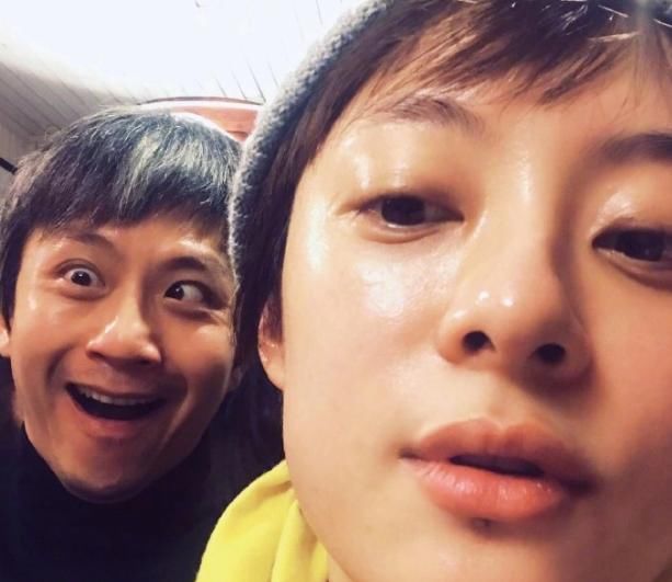 孙俪与张嘉益拍合照，邓超让她删照片，四分钟发三条留言