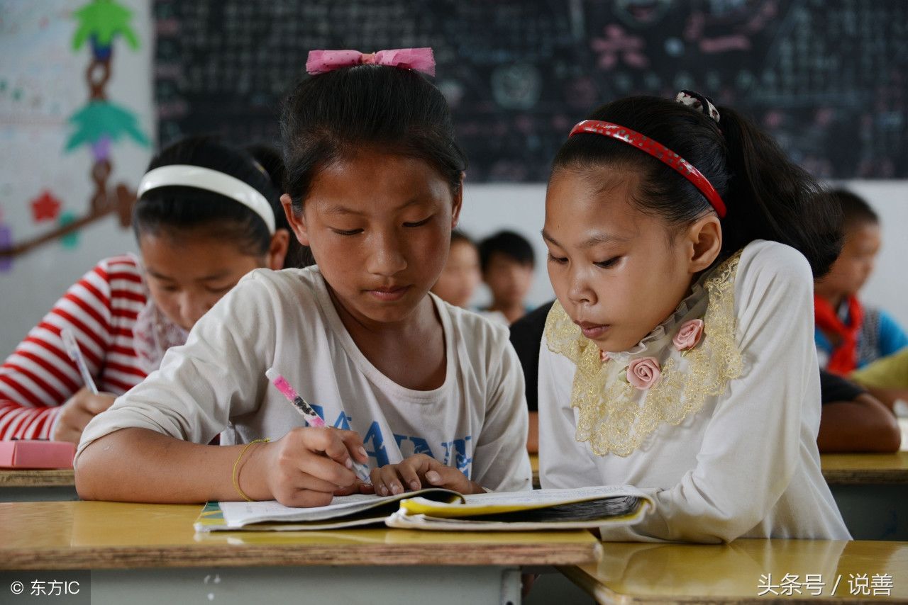 她患肌肉萎缩,父亲去世,母亲改嫁,自己独自照顾