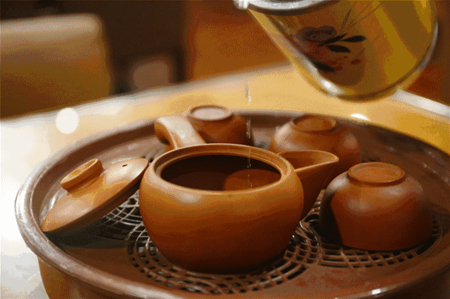 入乡随俗,进了店一定要泡一壶福建铁观音,聊聊天喝喝茶,感受一下闽南