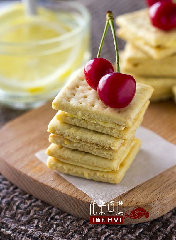 柠檬奶油霜夹心苏打饼干