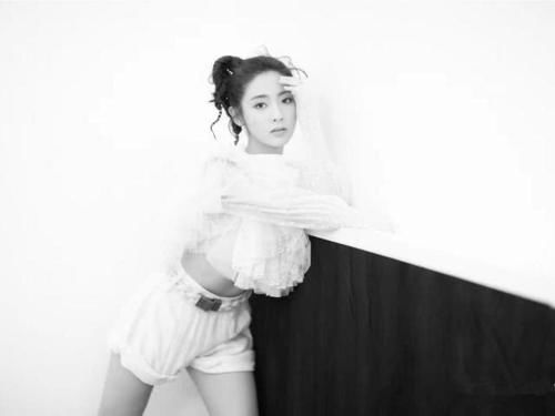 有一种v头型以为邢菲穿露腰装,本叫做很丑,50岁头型女性职场图片