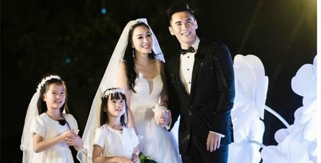 同一天结婚，张靓颖已婚变，她三婚带三女儿嫁小十二岁鲜肉很幸福