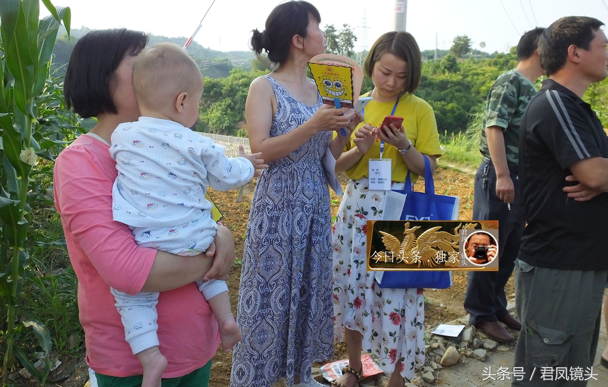 2018年高考趣闻:妈妈抱着二胎男孩陪考!陪考家