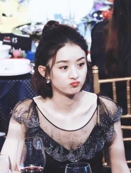 女神们也爱嘟嘟嘴,迪丽热巴太可爱,赵丽颖很萌