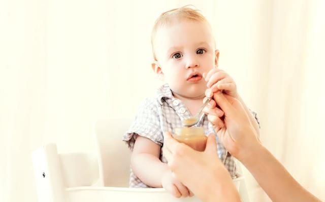 宝宝总是流鼻涕是什么原因?爸妈要留意这些细