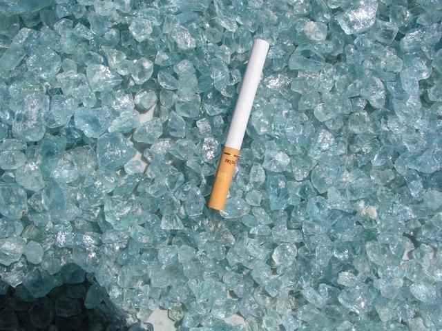 触摸来自新疆的蓝宝石和金丝玉