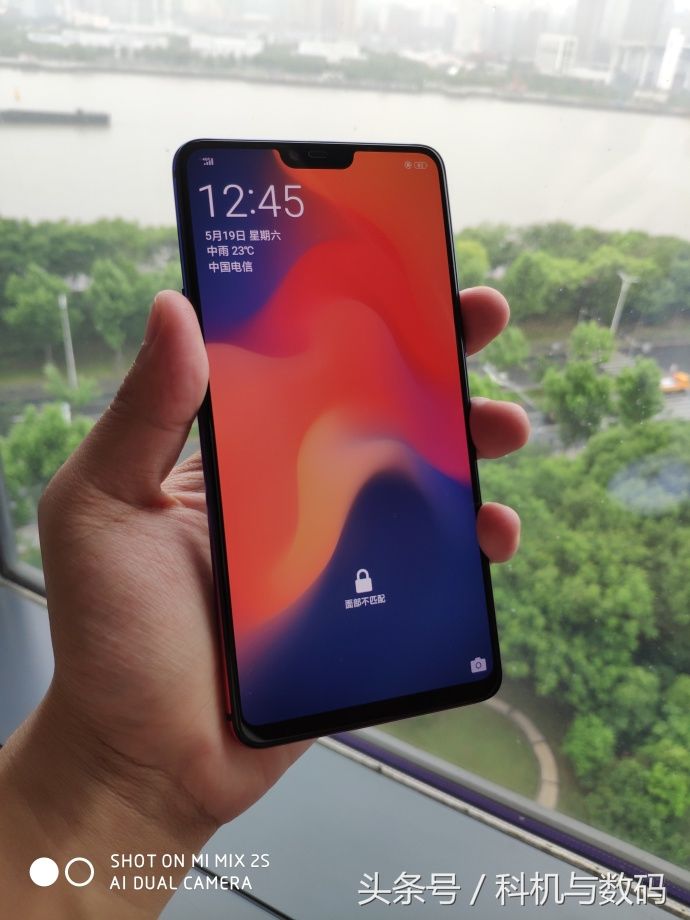 OPPO R15星云版真机，红蓝渐变色，巨骚气，大家觉得可以打几分?