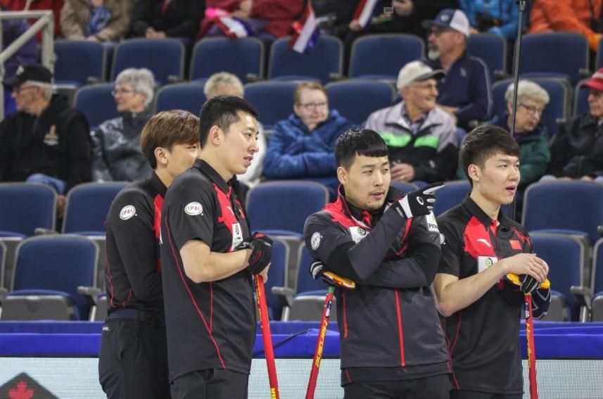 男子冰壶世锦赛:中国队一日双败 遭遇美国队险