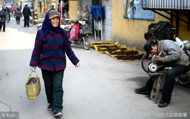 婆婆进城和我们过春节，孩子哭闹我让她先吃饭，再回桌我感动不已