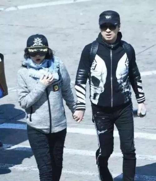 真怀了?40岁章子怡疑怀二胎,近照孕肚明显!网