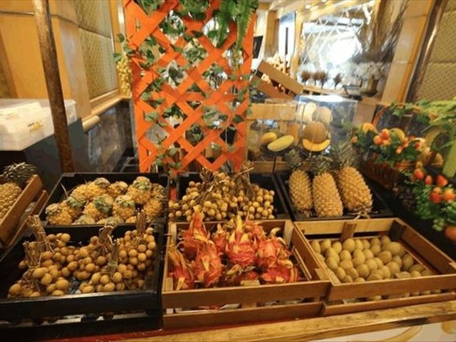 泰国自助餐“新模式”,中国游客一顿“将近8盘”!外网友:服了